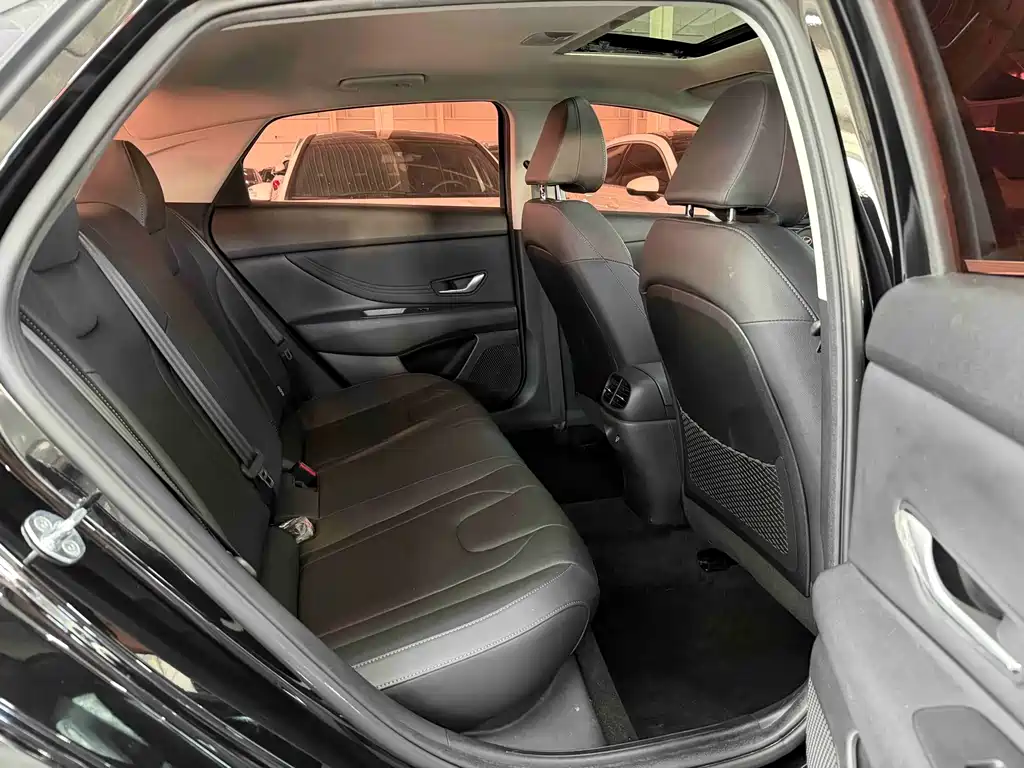 Hyundai Elantra 2024 — фото 16