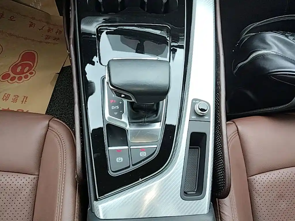 Audi A4L 2018 — фото 14