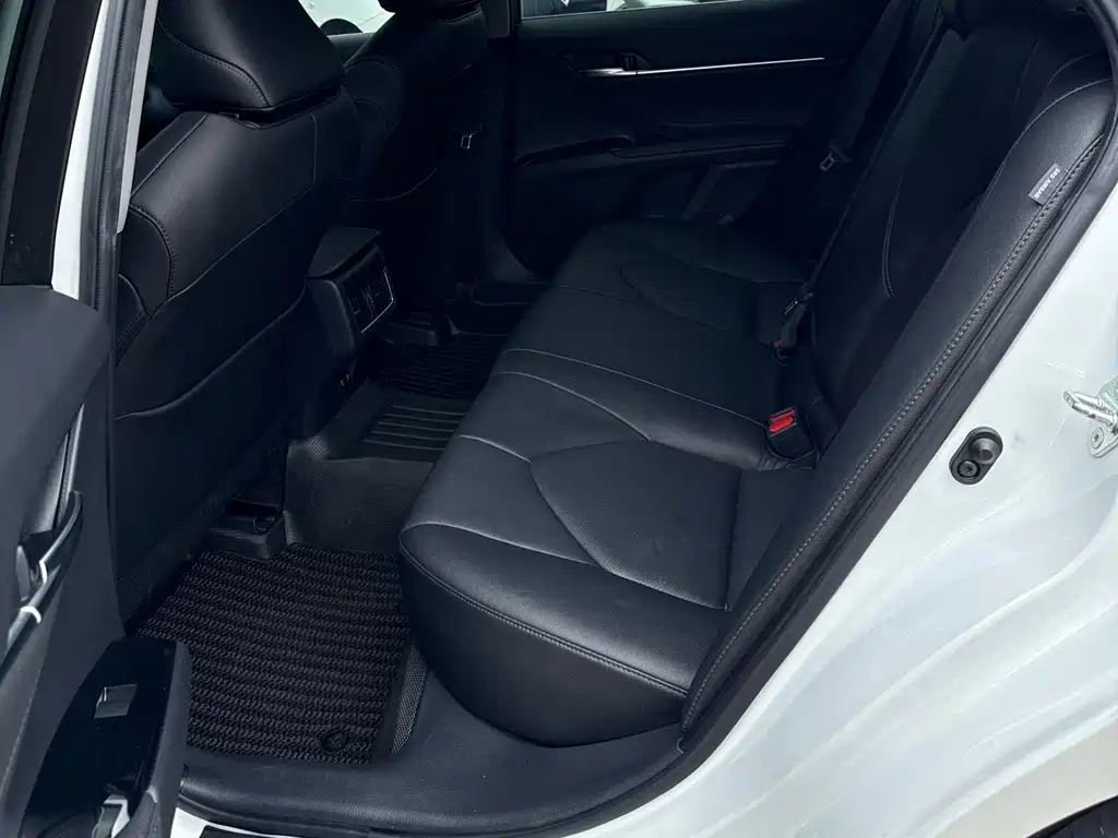 Toyota Camry 2021 — фото 12