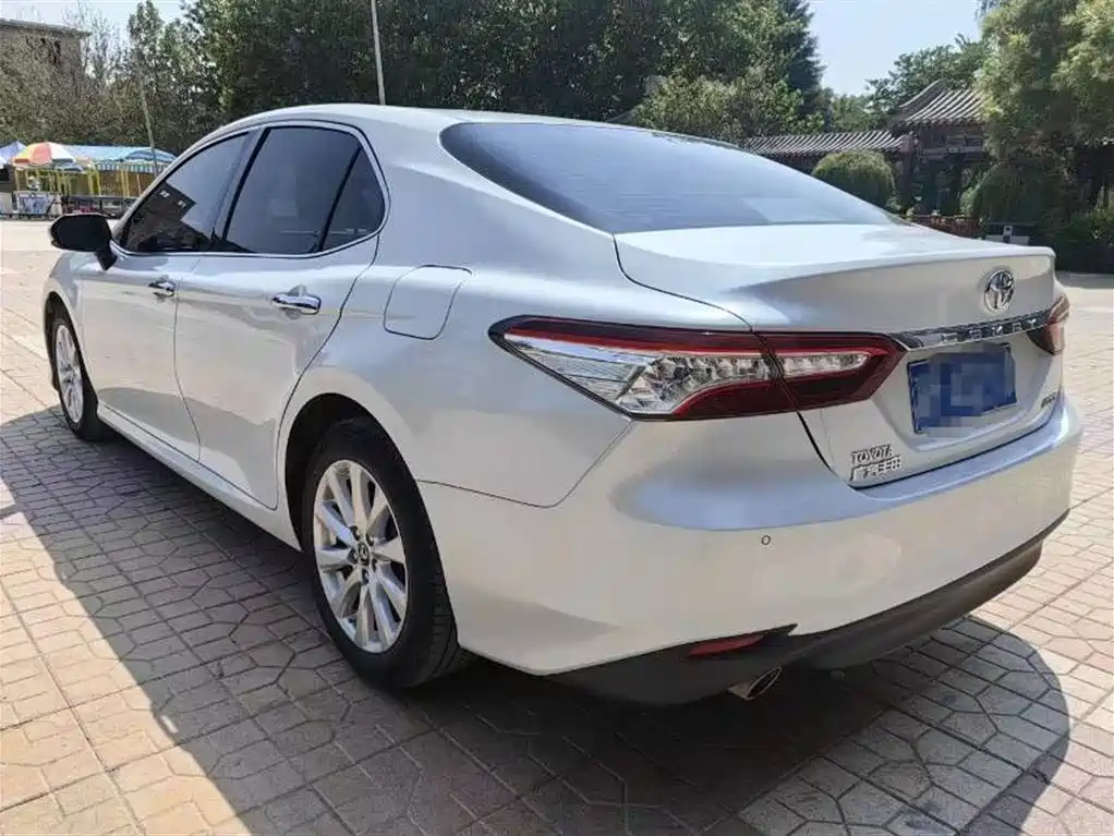 Toyota Camry 2018 — фото 5