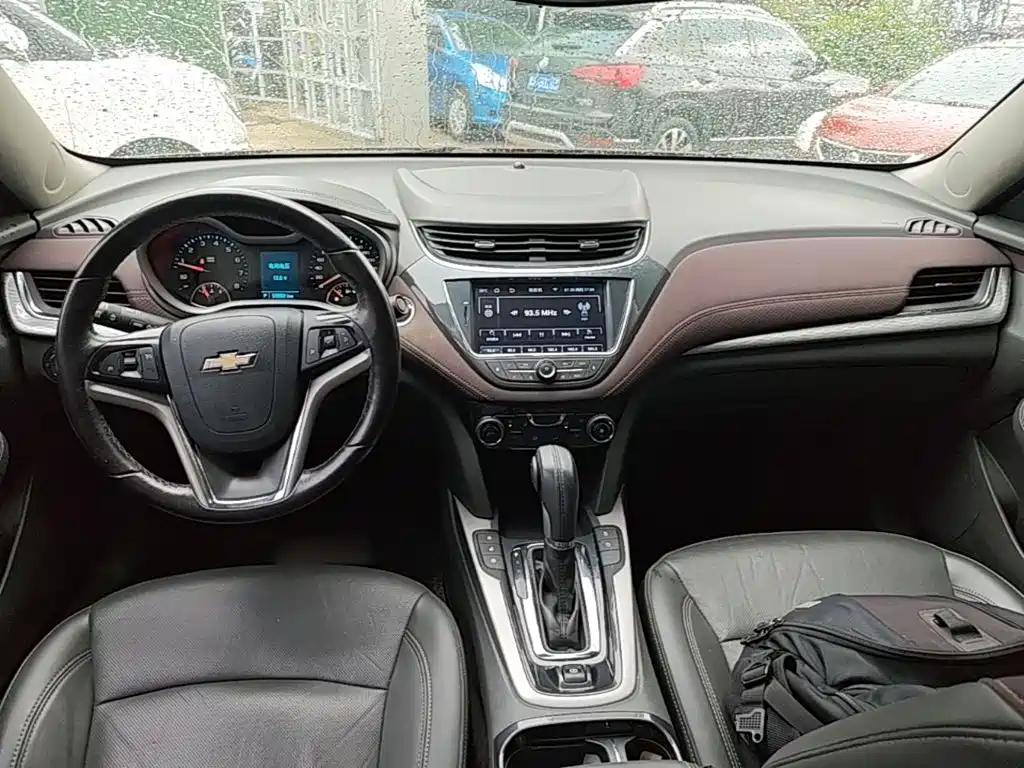 Chevrolet Malibu 2017 — фото 10