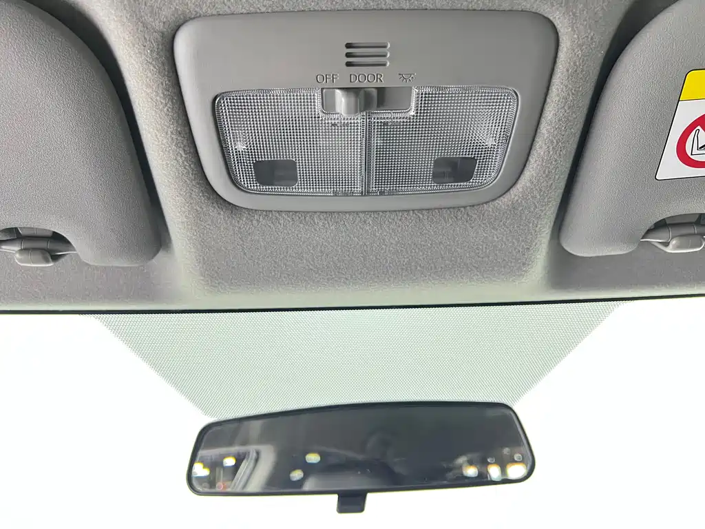 Toyota Yaris L 2022 — фото 13