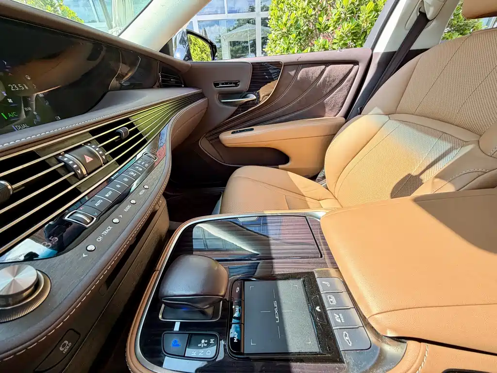 Lexus LS 2020 — фото 14