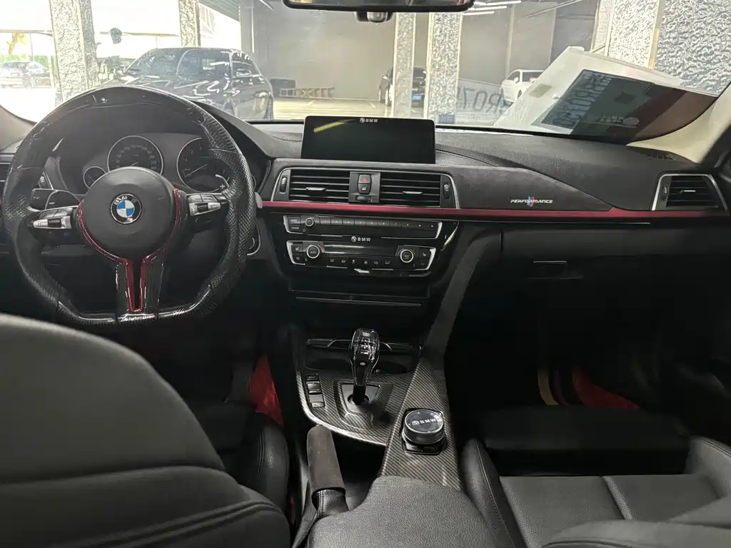 BMW 3 Series 2018 — фото 8