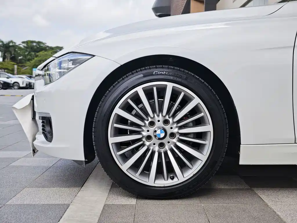 BMW 3 Series 2019 — фото 20