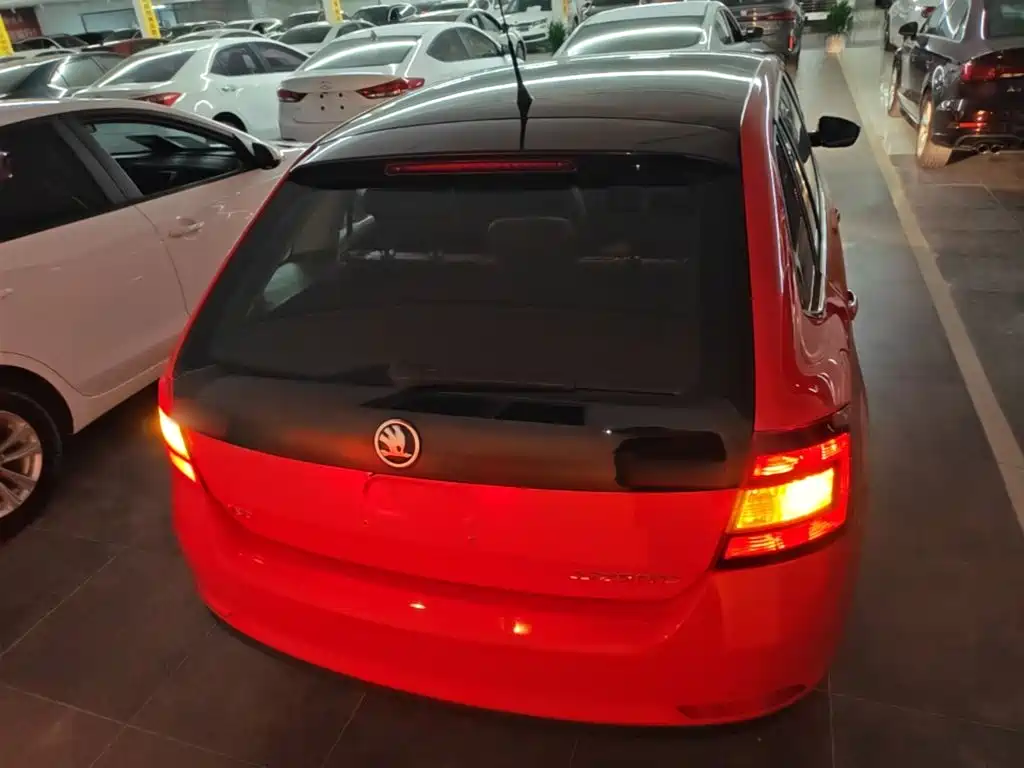Skoda Rapid Spaceback 2017 — фото 6
