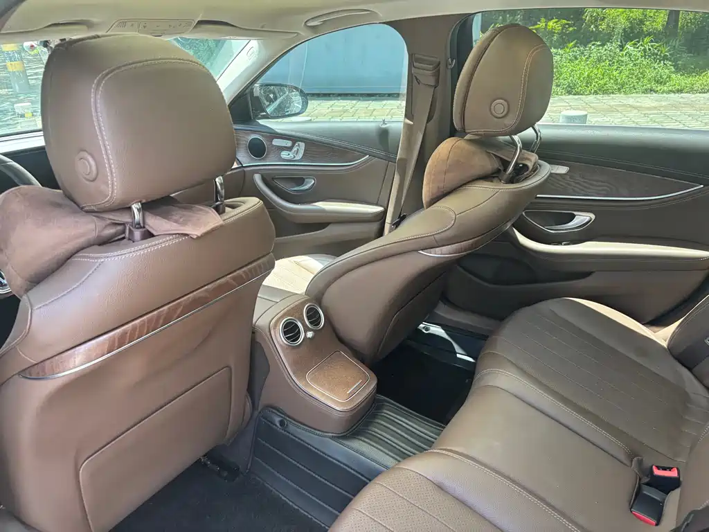 Mercedes-Benz E-Class 2023 — фото 15
