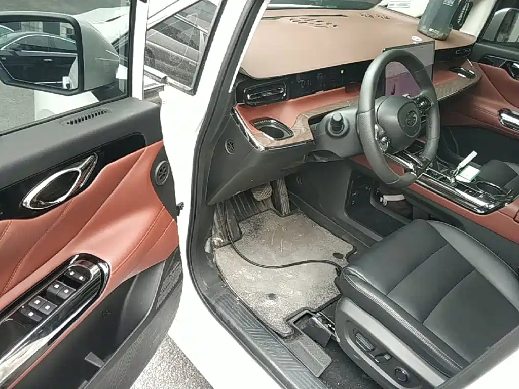 GAC Trumpchi E8 PHEV 2024 — фото 16