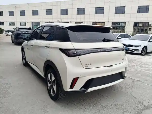 BYD Dolphin 2025