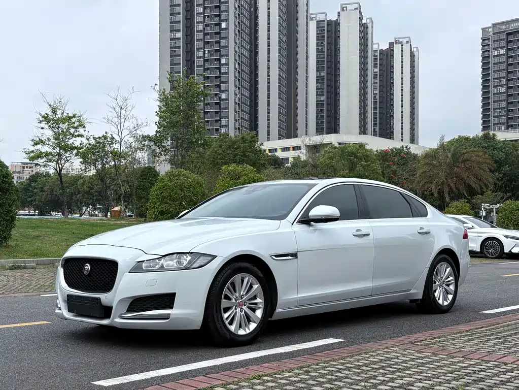 Jaguar XFL 2016 — фото 2