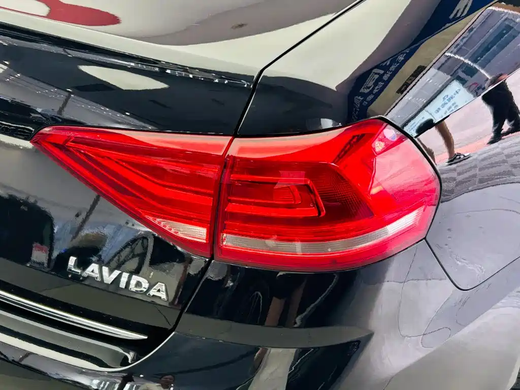 Volkswagen Lavida 2018 — фото 12
