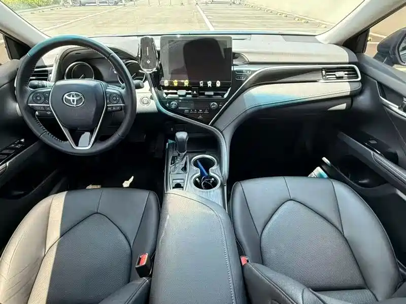 Toyota Camry 2022 — фото 4