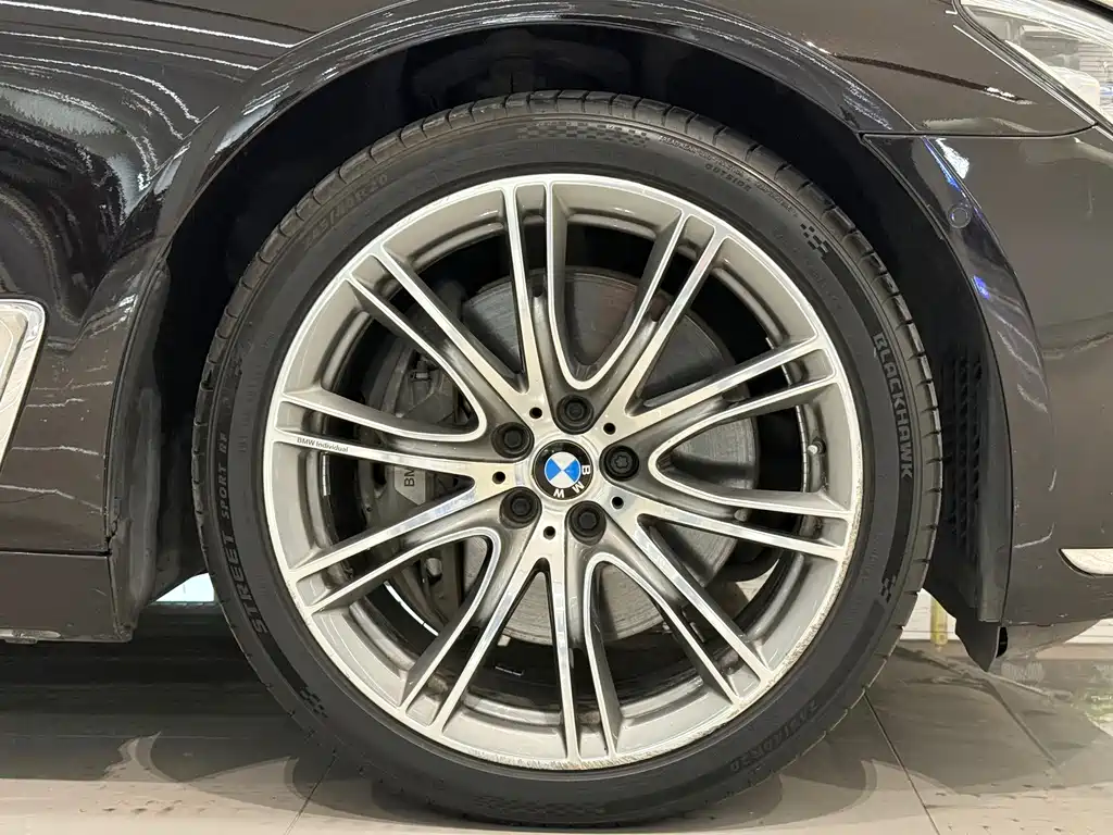 BMW 7 Series 2018 — фото 18