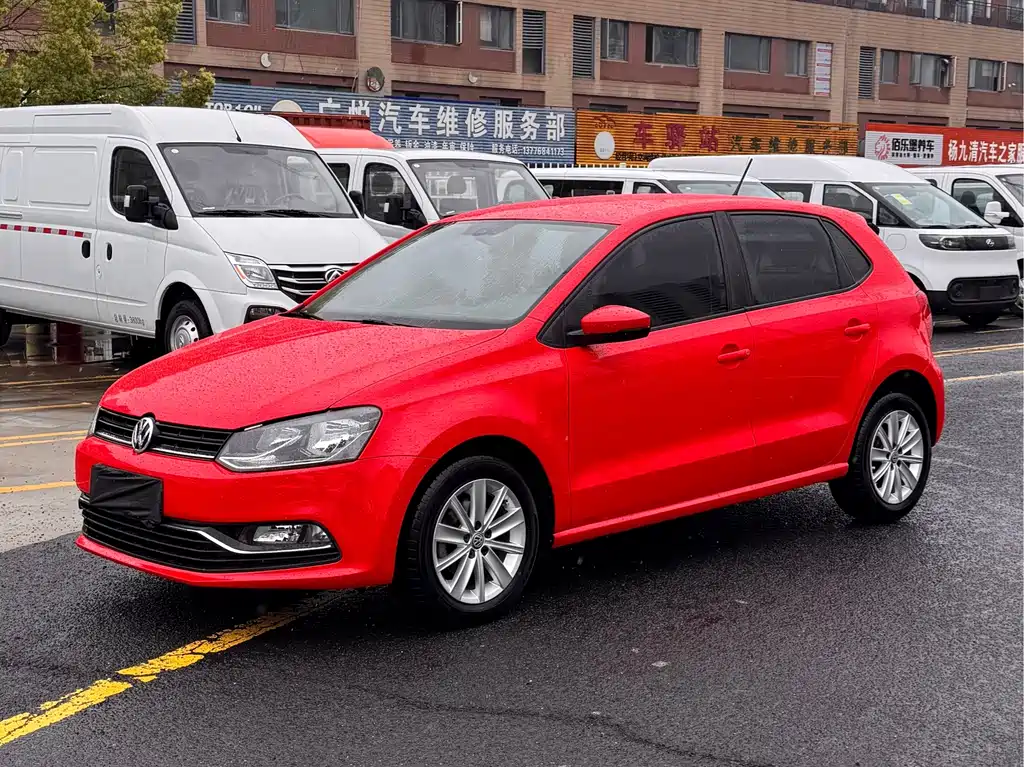 Volkswagen Polo 2015 — фото 1