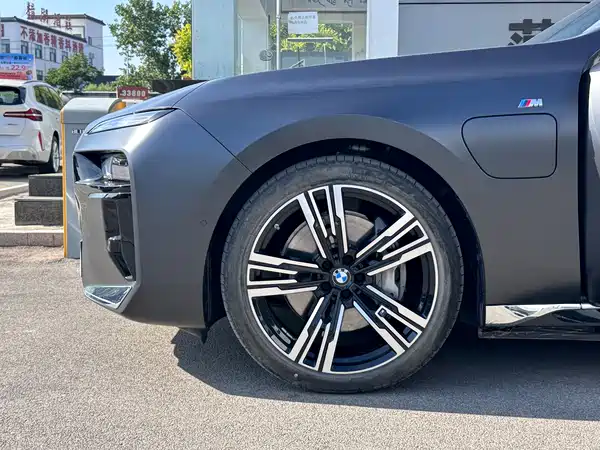 BMW i7 2023