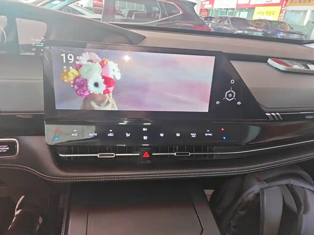 Changan UNI-K Smart Electronic Idd 2023 — фото 13