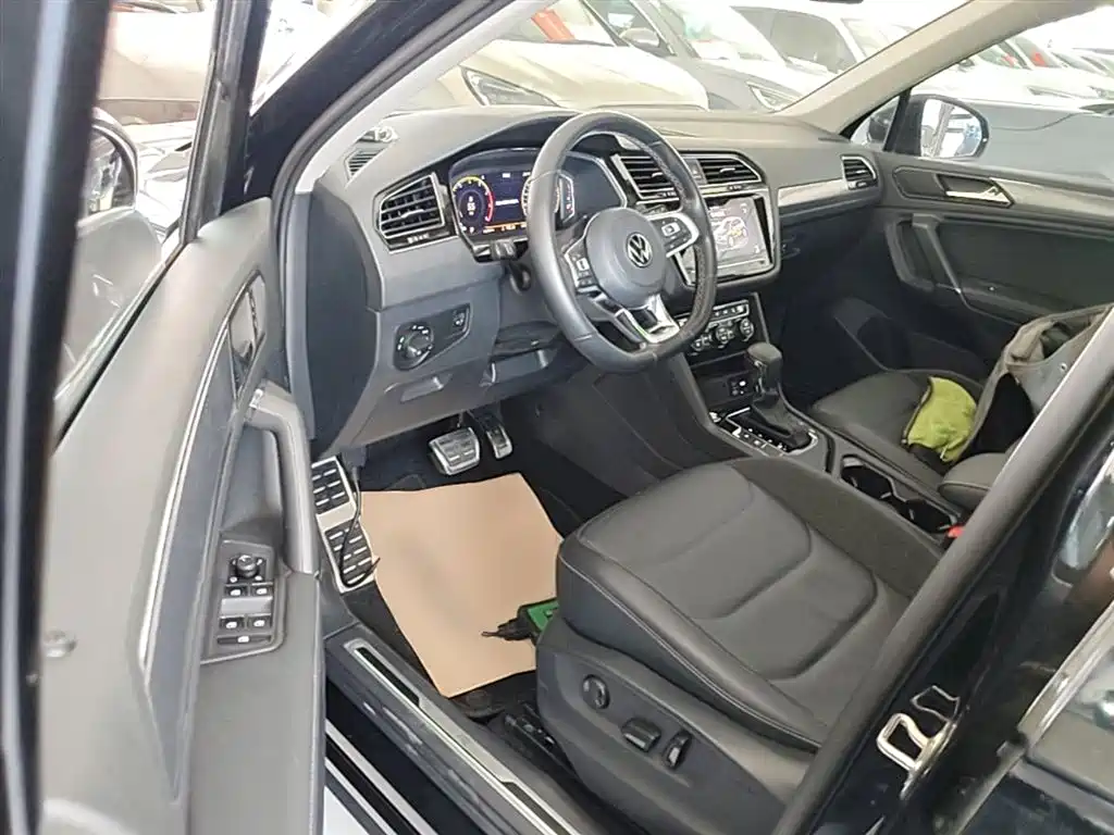 Volkswagen Tiguan L 2021 — фото 16