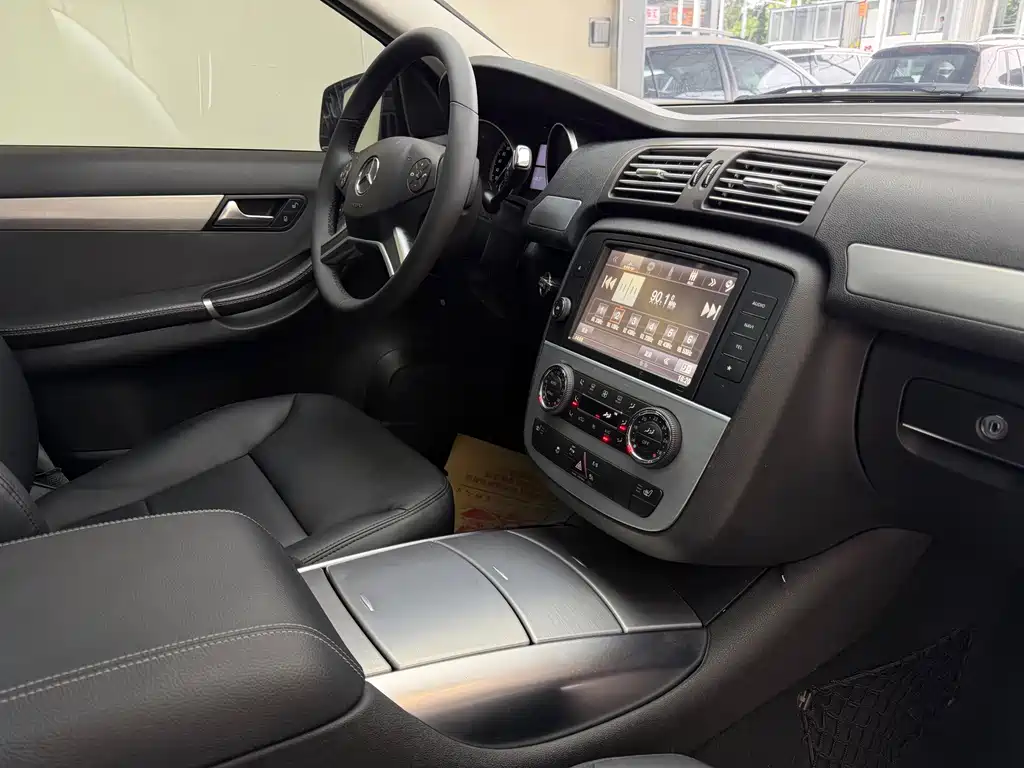 Mercedes-Benz R-Class 2016 — фото 18