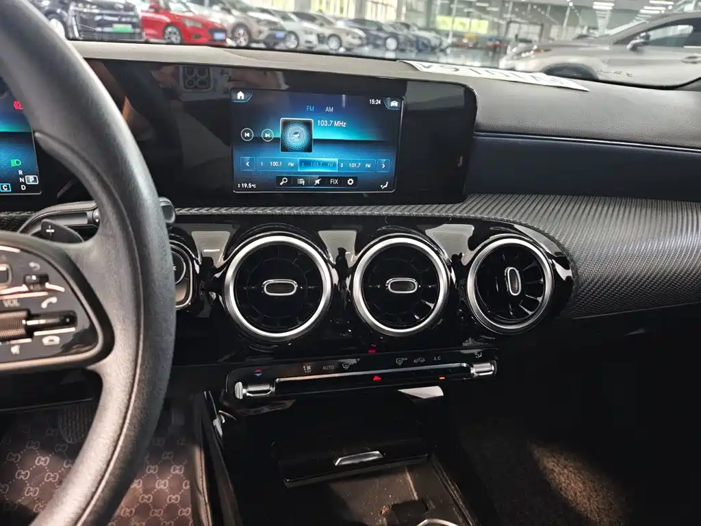 Mercedes-Benz A-Class 2019 — фото 13