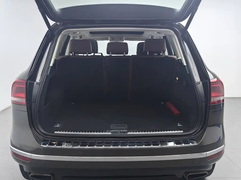 Volkswagen Touareg 2017 — фото 16