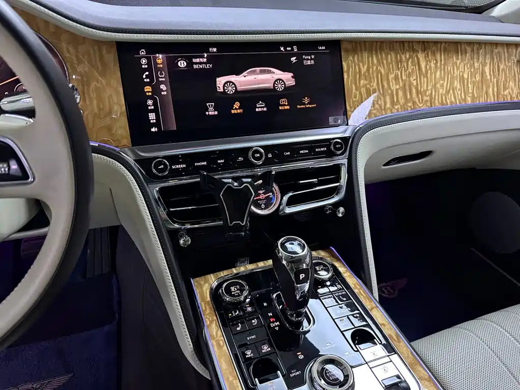 Bentley Flying Spur 2021 — фото 13