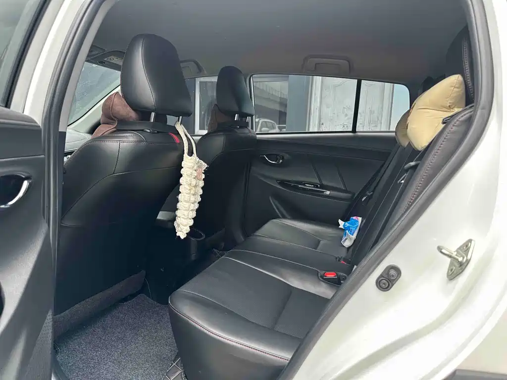 Toyota Yaris L 2022