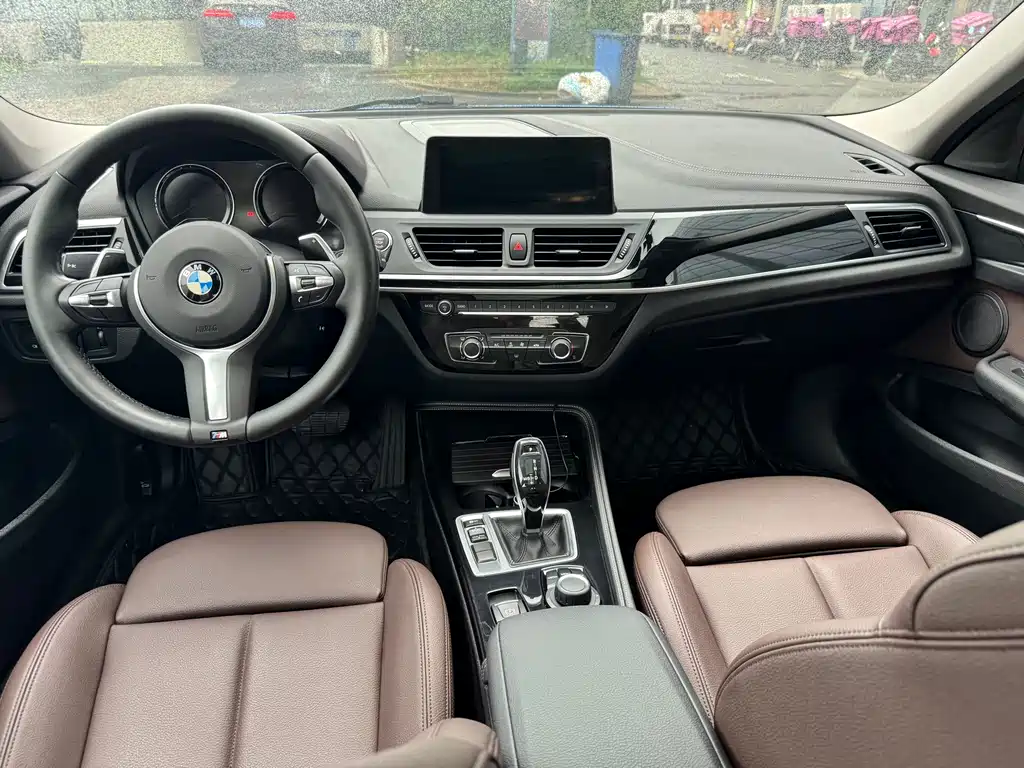BMW 1 Series 2019 — фото 11