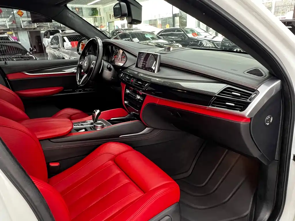 BMW X6 M 2019 — фото 27