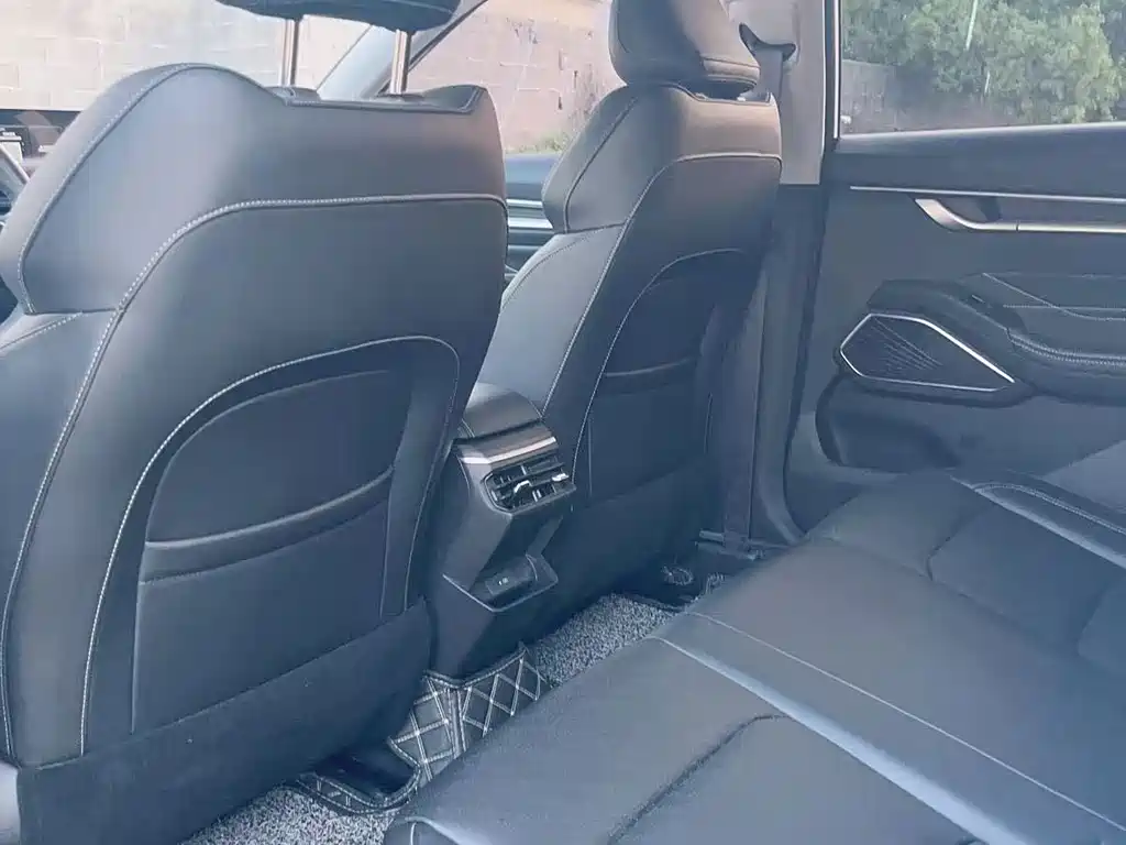 Geely Emgrand 2022