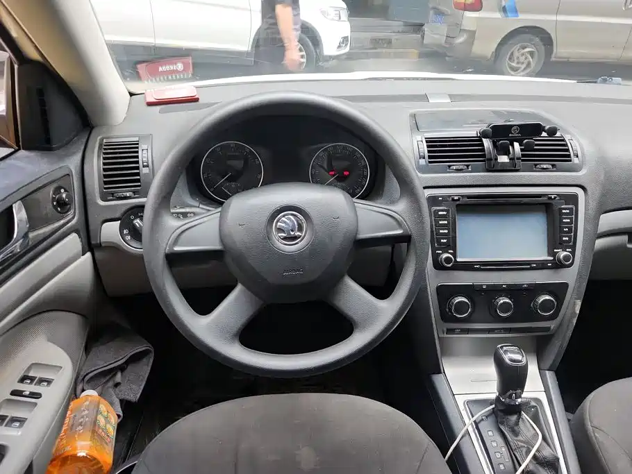 Skoda Octavia 2014 — фото 15