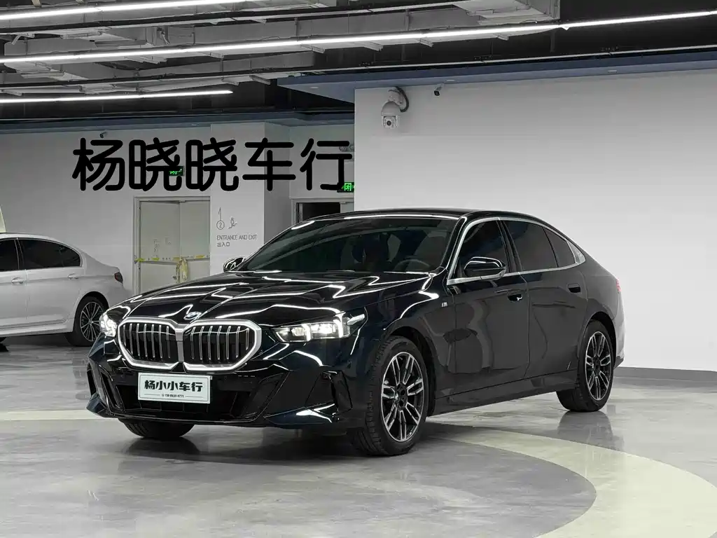 BMW 5 Series 2025 — фото 1