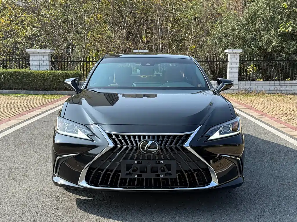 Lexus ES 2022 — фото 2