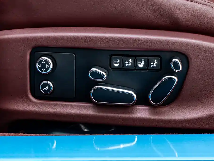 Bentley Continental 2023 — фото 30
