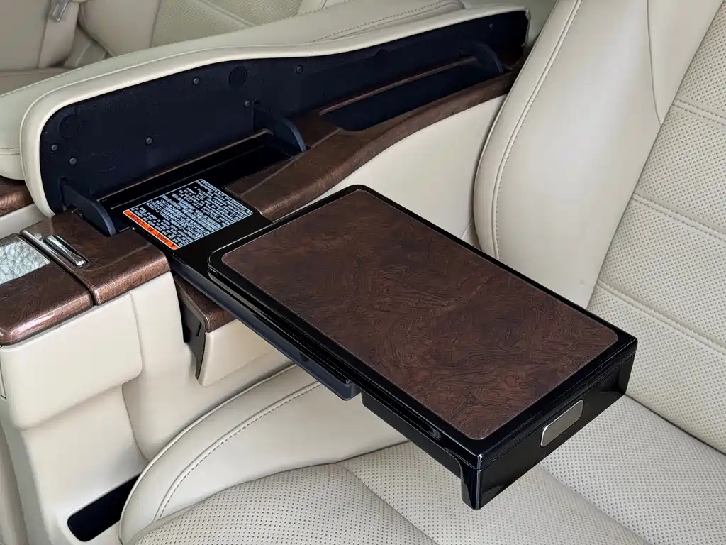 Toyota Alphard 2017 — фото 13