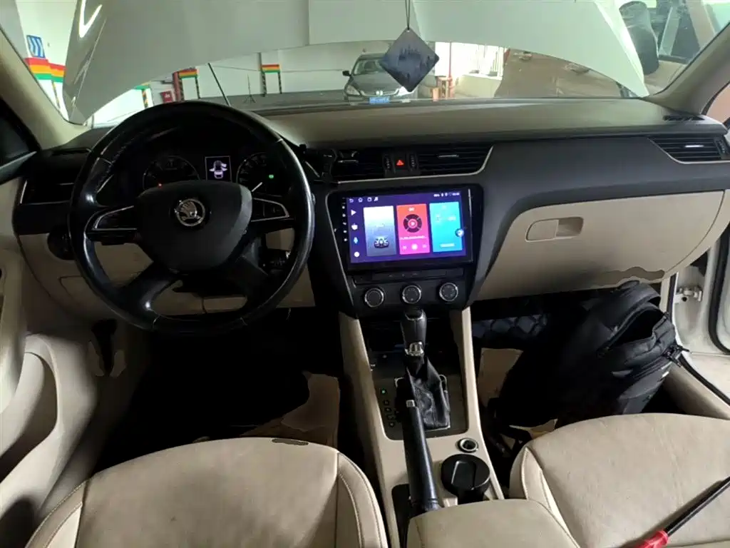 Skoda Octavia 2015 — фото 10