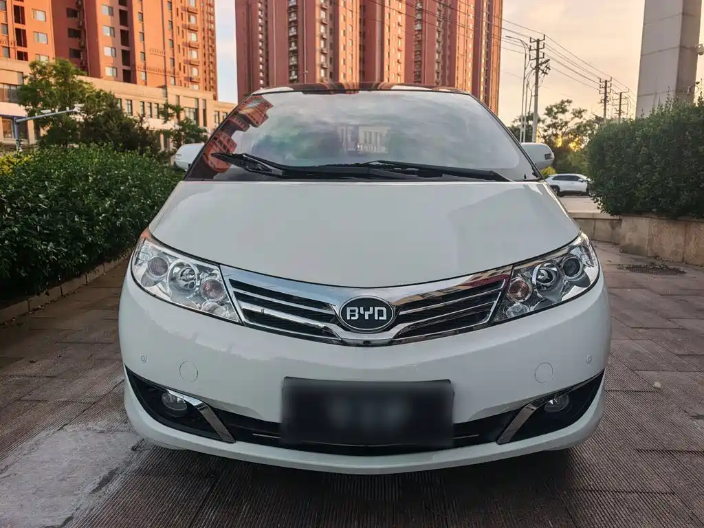 BYD M6 2015 — фото 8