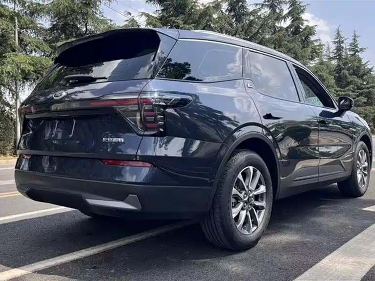 Ford Edge 2023 — фото 12