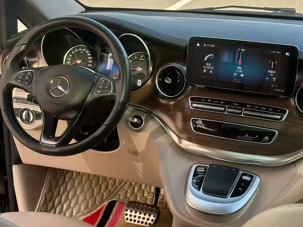 Mercedes-Benz V-Class 2023 — фото 6