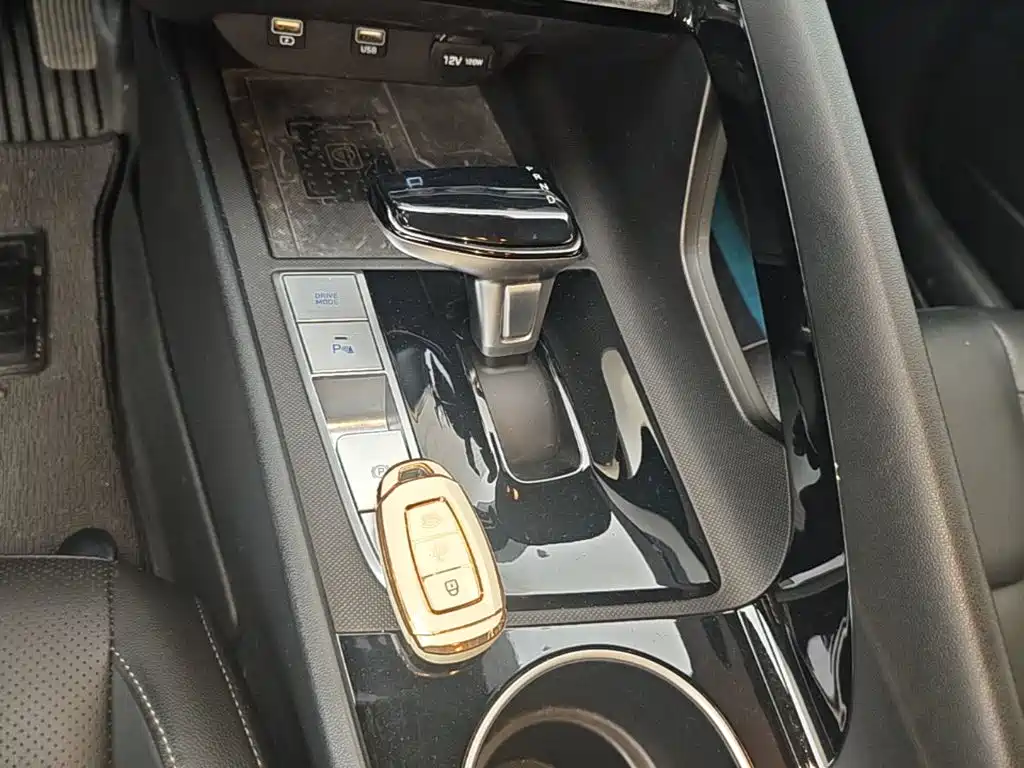 Hyundai Elantra 2023 — фото 14