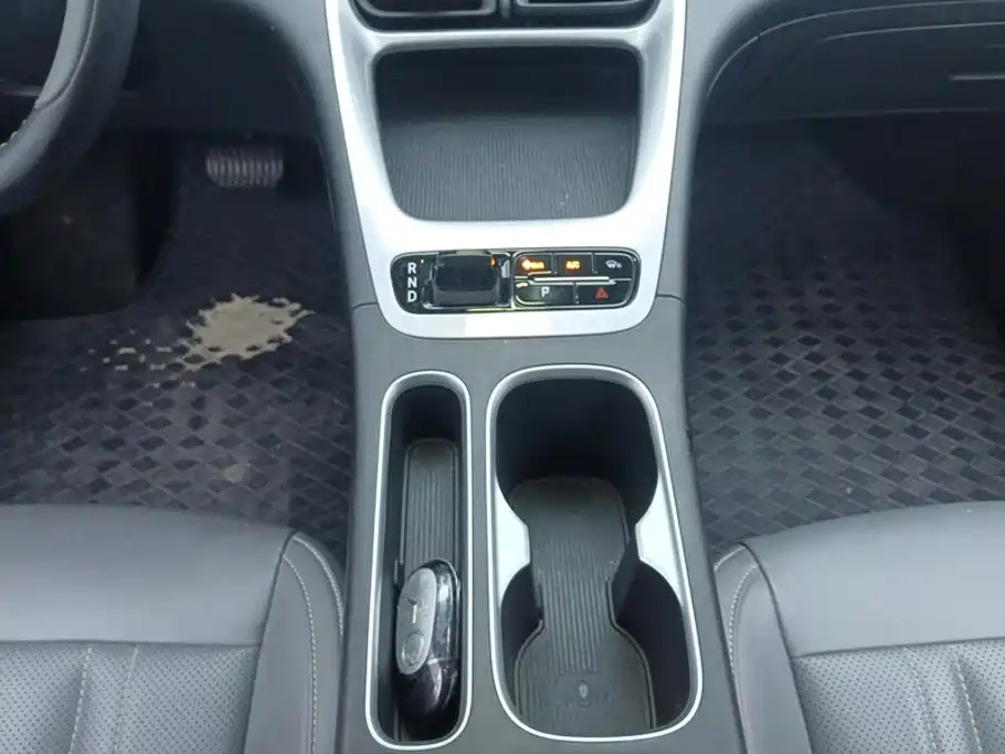 Geely Galaxy Starwish 2025 — фото 16