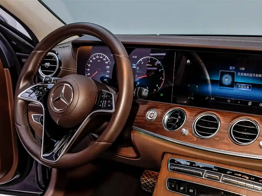 Mercedes-Benz E-Class 2021 — фото 26