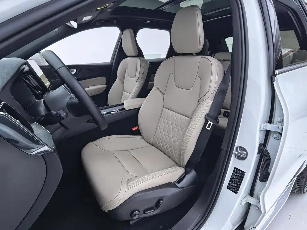 Volvo XC60 2025 — фото 18