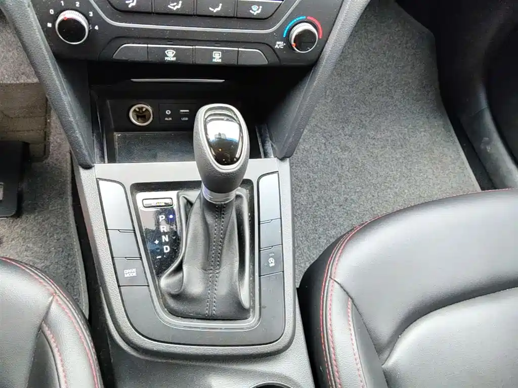 Hyundai Elantra 2018 — фото 14
