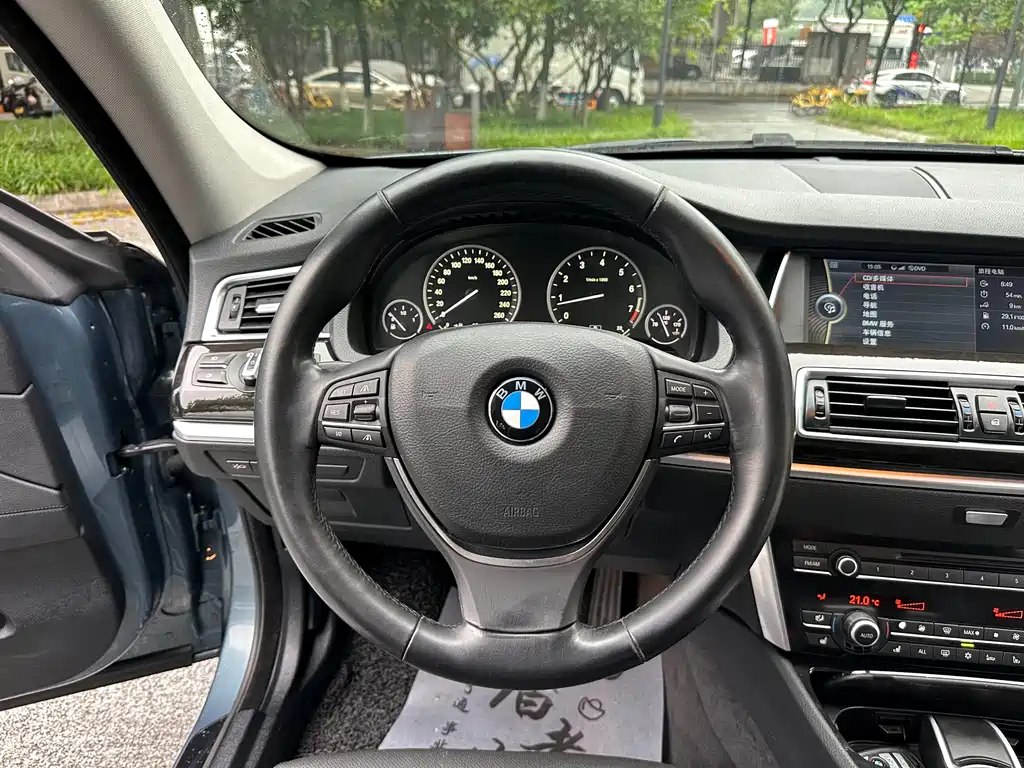 BMW 5 Series GT 2012 — фото 19