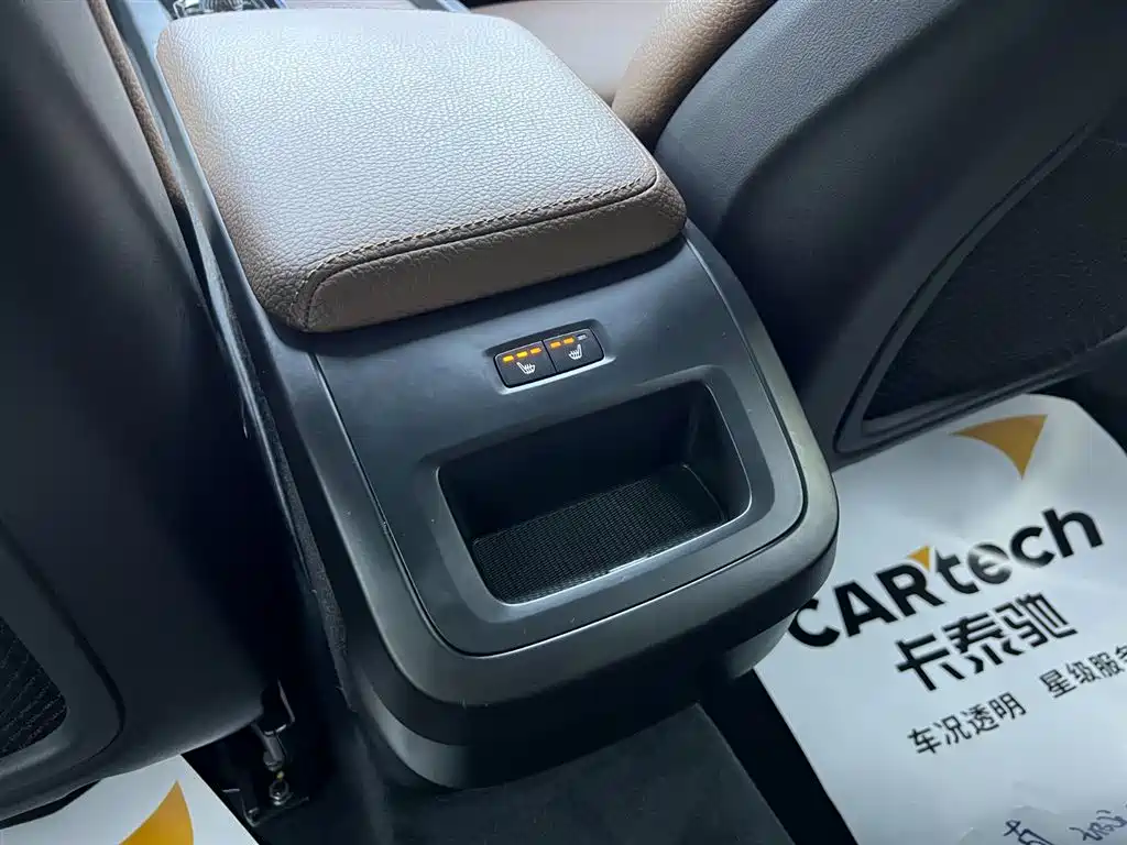 Volvo XC60 2022 — фото 20