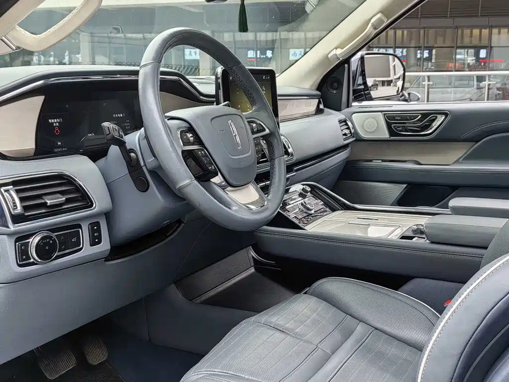 Lincoln Navigator 2021 — фото 11