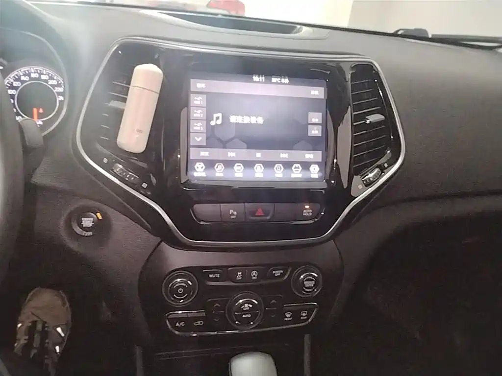 Jeep Cherokee 2019 — фото 12