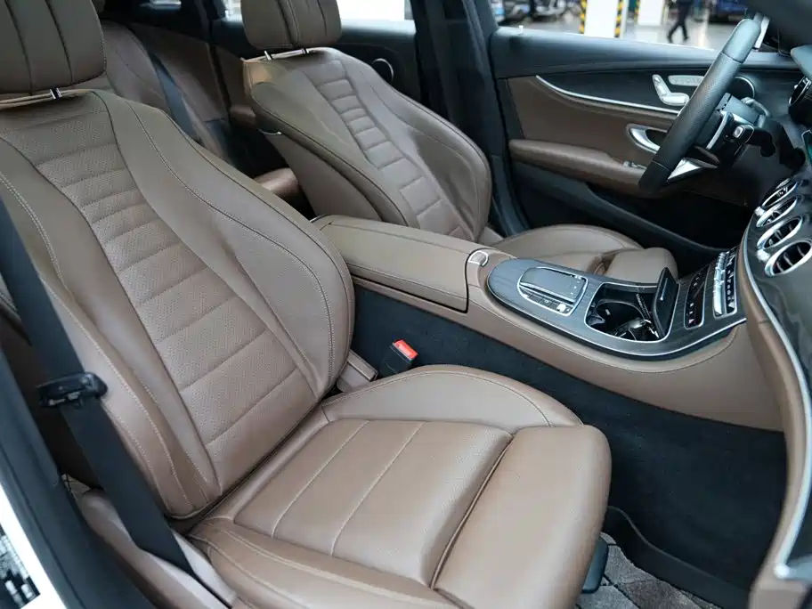 Mercedes-Benz E-Class 2022 — фото 13