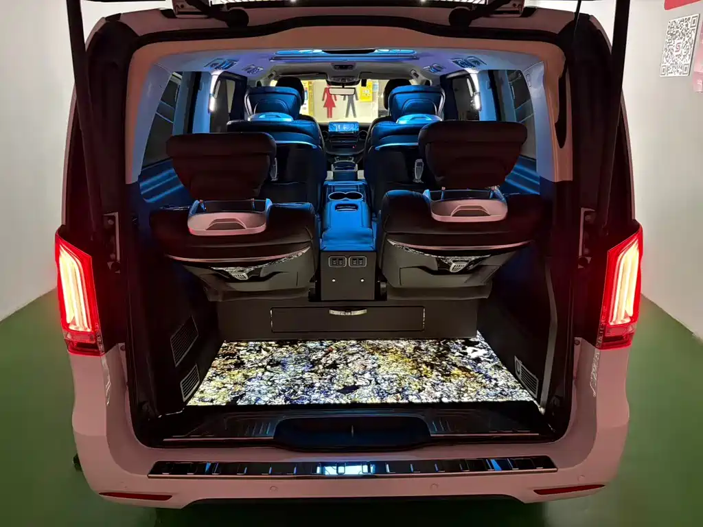 Mercedes-Benz V-Class 2022 — фото 22