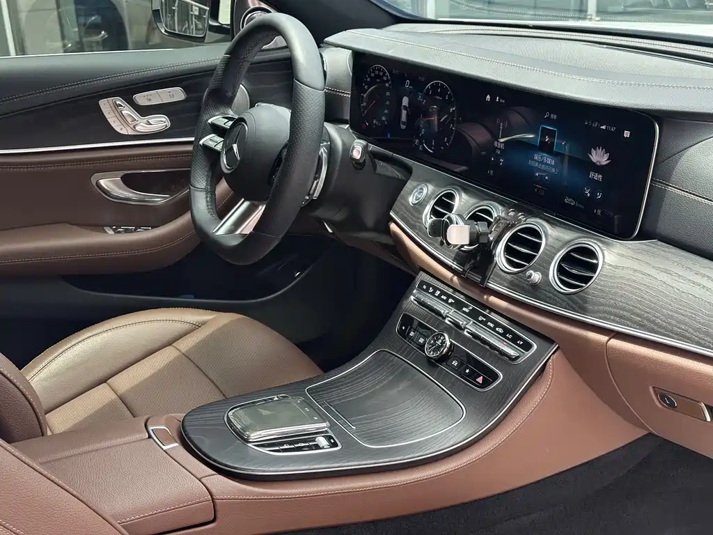 Mercedes-Benz E-Class 2021 — фото 16